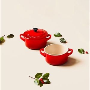 NWT Limited Edition Holly Mini Cocotte